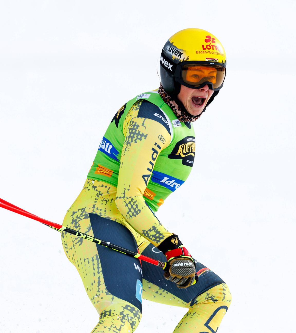 Daniela Maier jubelt nach ihrem Sieg beim Skicross.