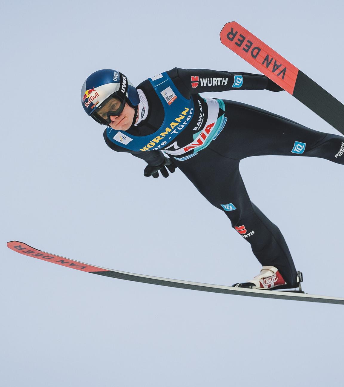 Deutschlands Andreas Wellinger in Aktion bei seinem Durchgang beim Skifliegen-Weltcup.