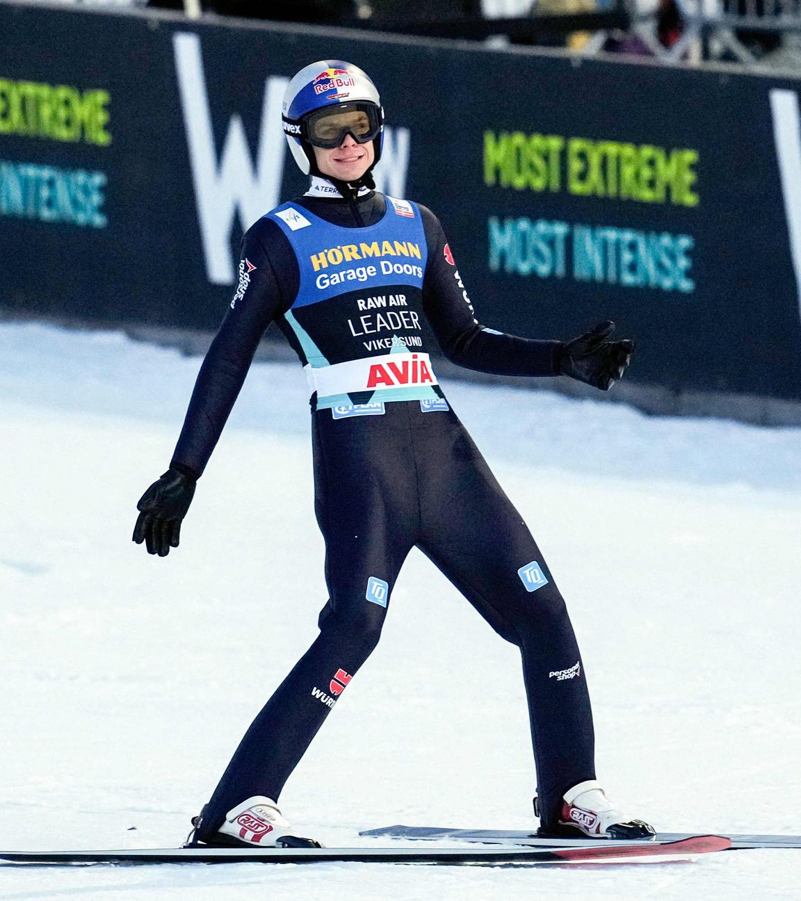 Deutschlands Andreas Wellinger jubelt nach seiner Landung.