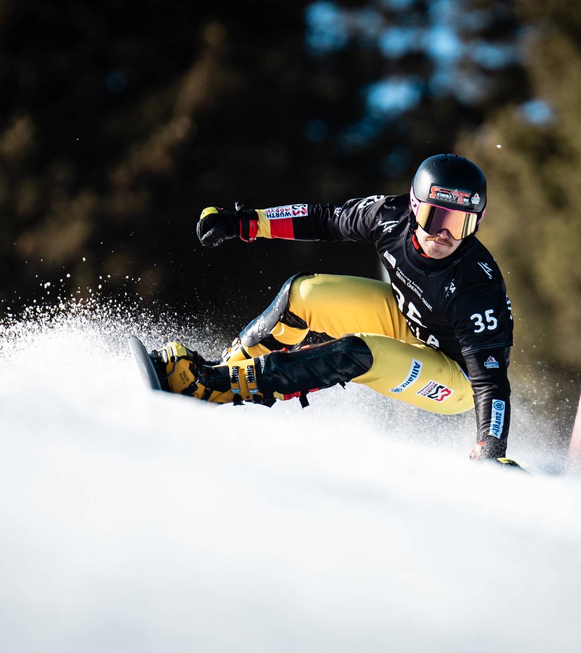 Der deutsche Snowboarder Elias Huber beim Parallel-Riesenslalom.