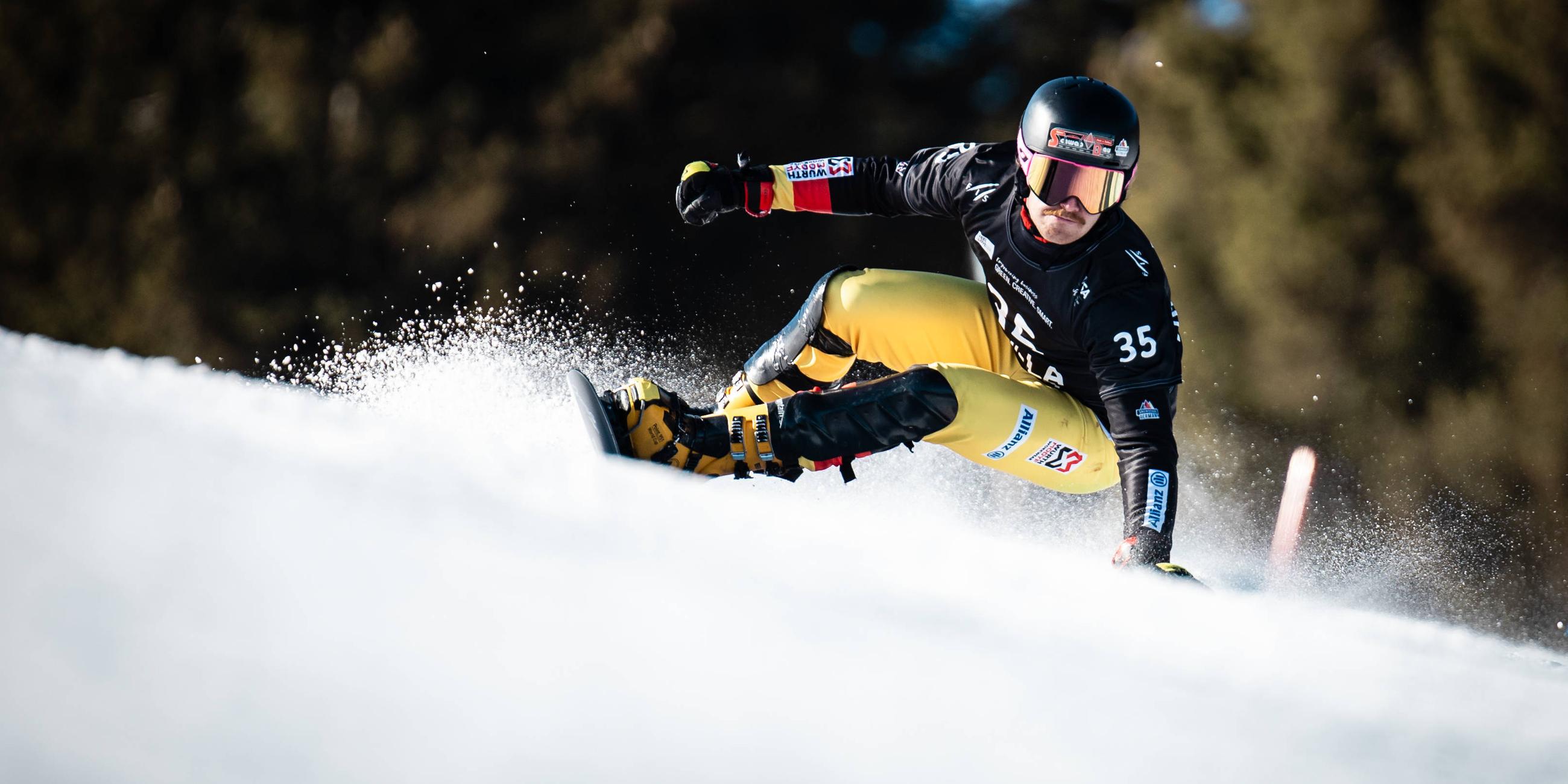Der deutsche Snowboarder Elias Huber beim Parallel-Riesenslalom.