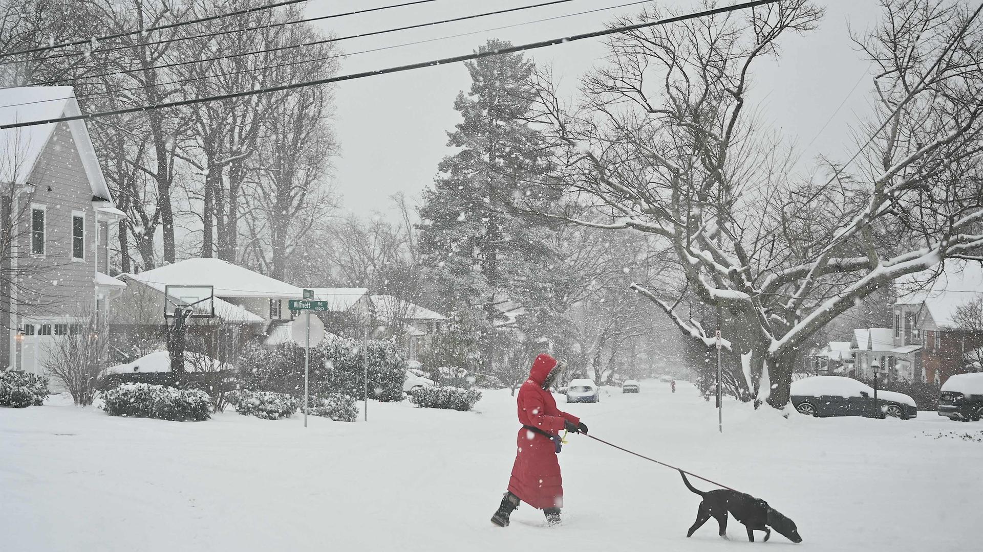 Dangerous storm sweeps across much of US
