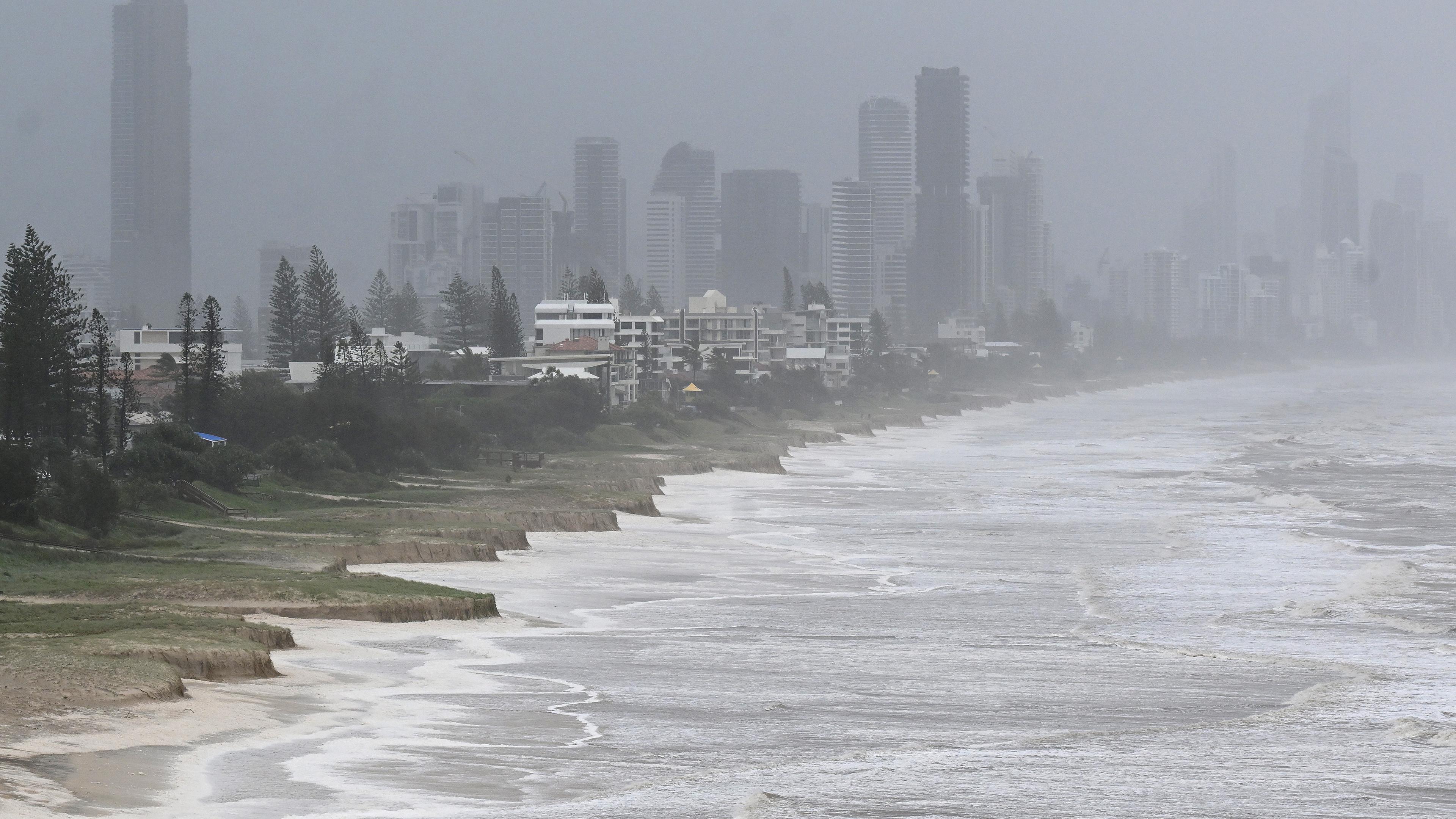Australien: Straßenerosion durch Wirbelsturm "Alfred" an der Gold Coast