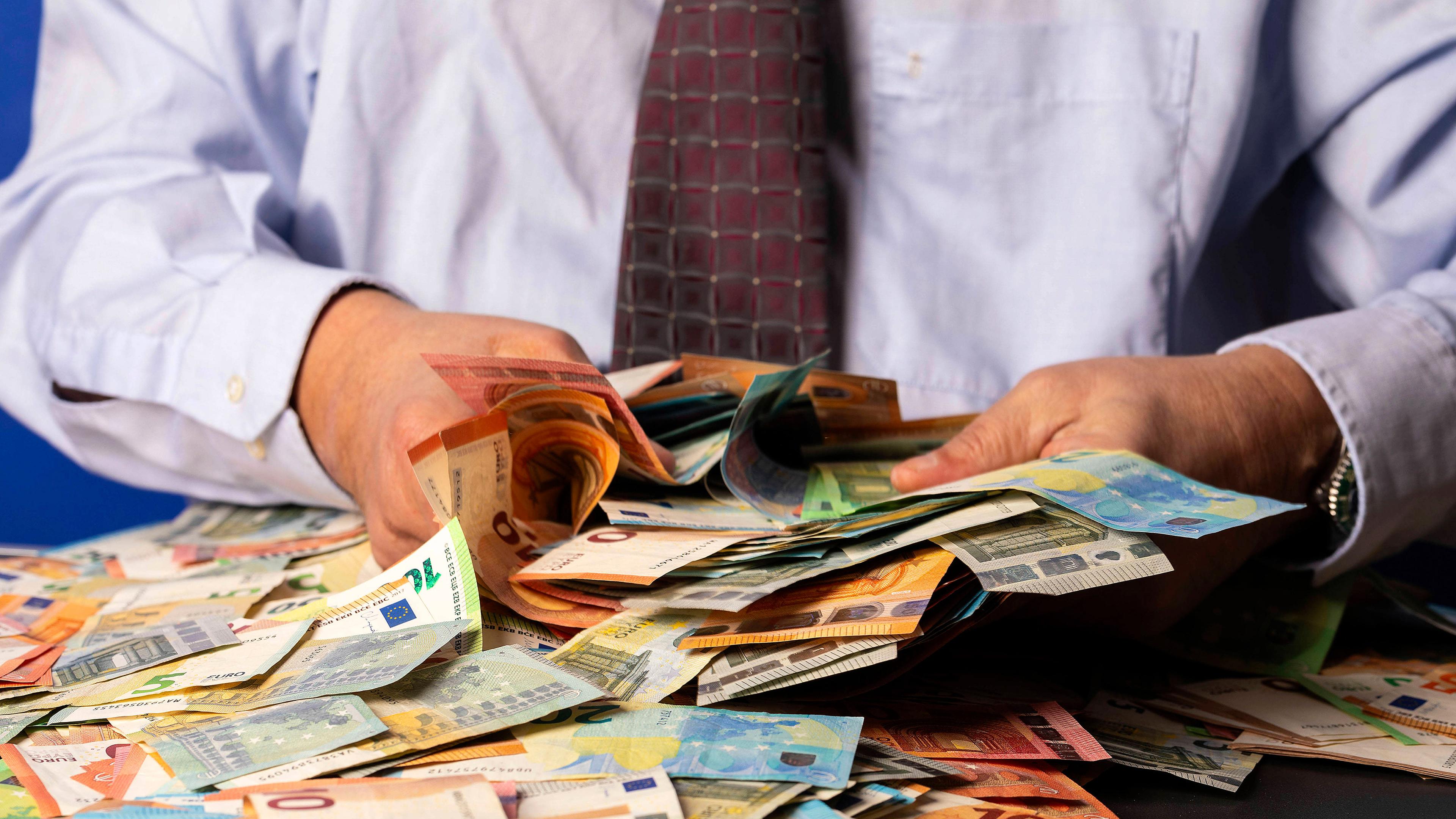 Gut ein Drittel aller deutschen Unternehmen hatten schon mitWirtschaftskriminalität  zu tun.