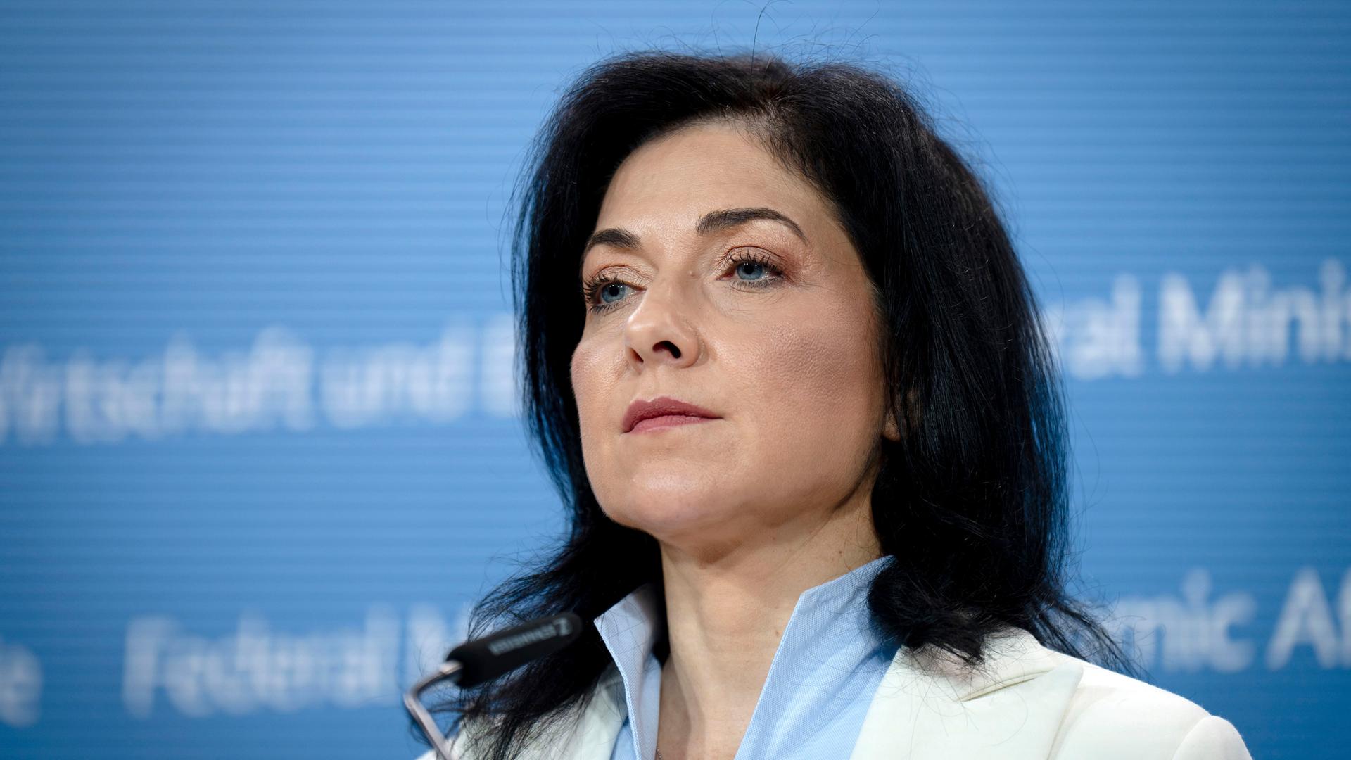 Wirtschaftsministerin Katherina Reiche bei einem Pressestatement in Berlin