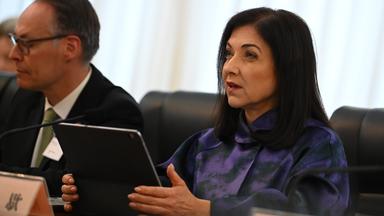 Katherina Reiche (CDU), Bundesministerin für Wirtschaft und Energie, spricht bei einem Treffen mit einer Delegation der Nationalen Reform- und Entwicklungskommission Chinas