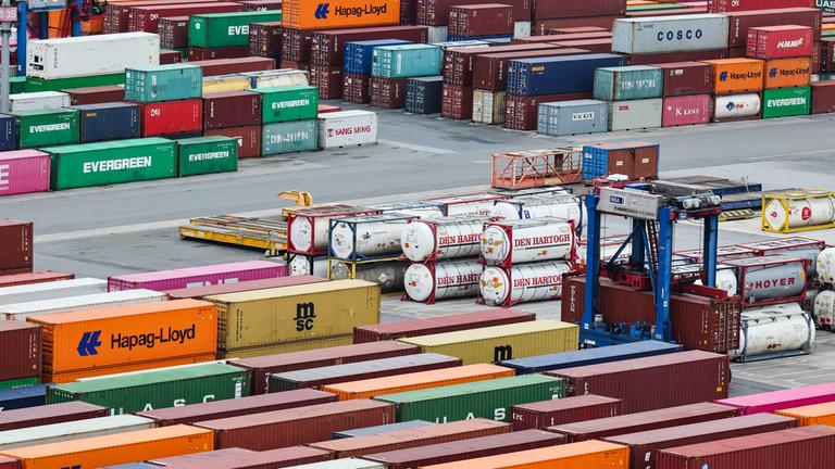 (Symbolbild) Container stehen am Burchardkai im Hamburger Hafen