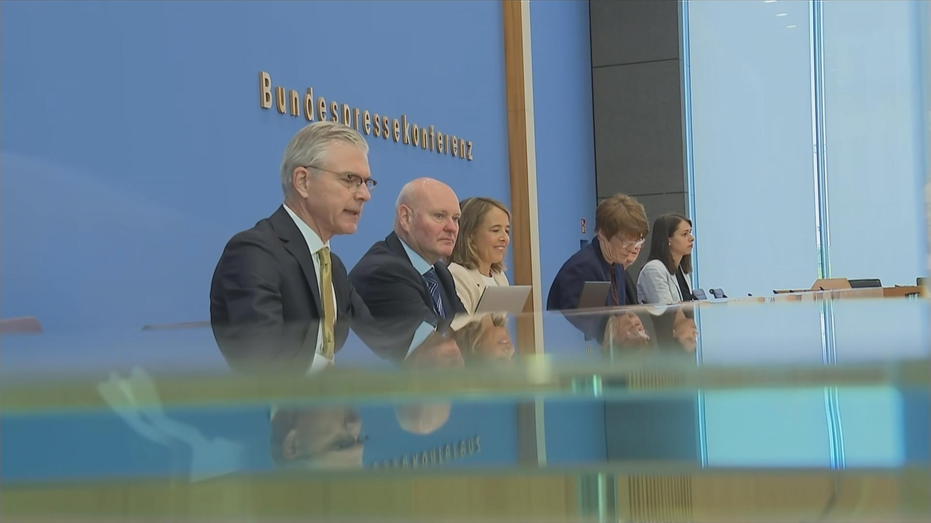 Streit um Bundestagsausschüsse  