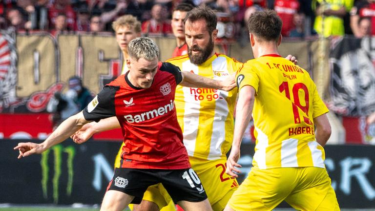 v. l. Florian Wirtz, Lucas Tousart und Janik Haberer.