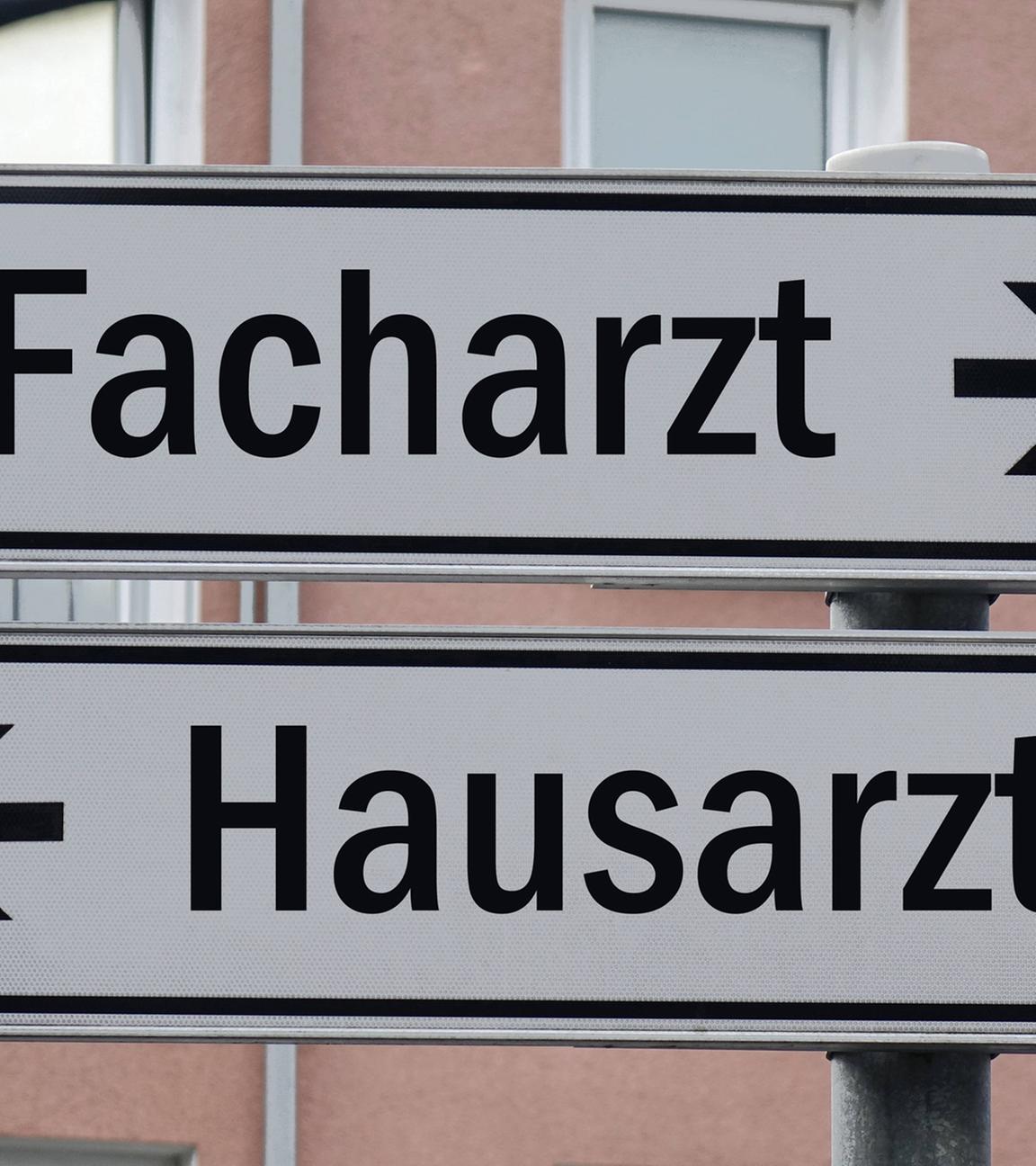 Schild Hausarzt und Schild Facharzt