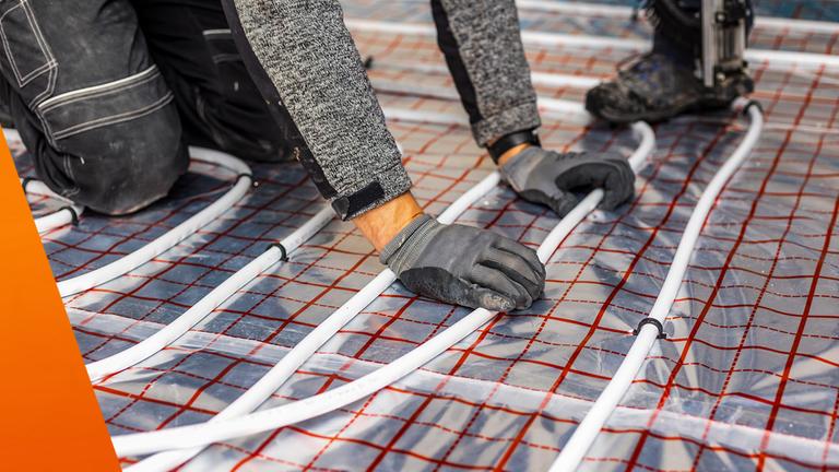 Leitungen von Fußbodenheizung