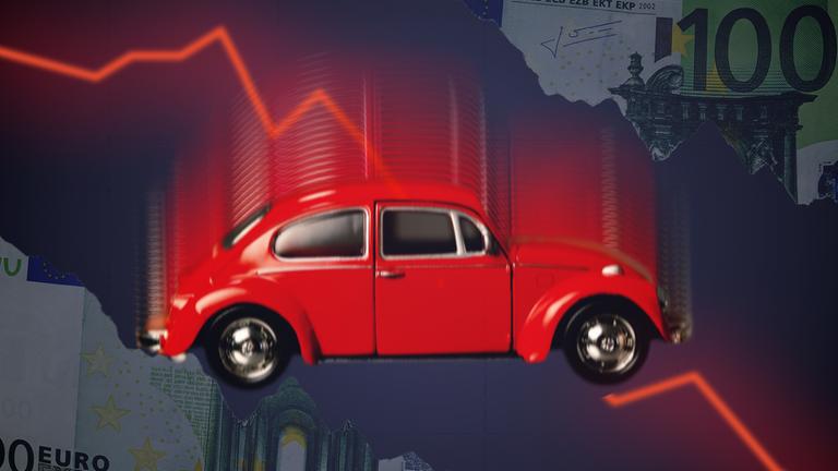 In der Mitte des Bildes sieht man eine alte VW Ente, der Hintergrund stellt eine Konjunkturkurve dar. Oben rechts und unten links in der Ecke sind 100 Euro-Scheine zu erkennen.