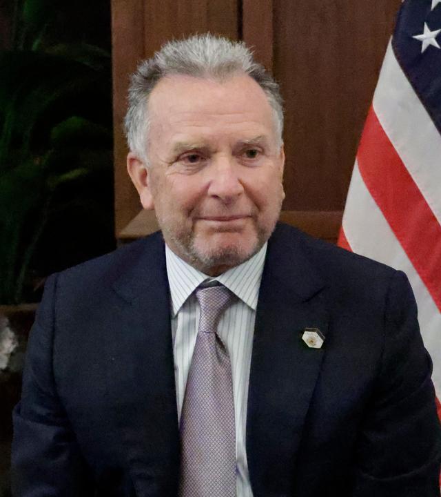 Der Sondergesandte Steve Witkoff nimmt am Sonntag, den 30. November 2025, in Hallandale Beach, Florida, an einem Treffen mit ukrainischen Beamten teil.
