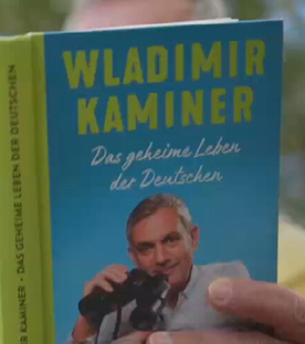 Wladimir Kaminer zeigt sein Buch