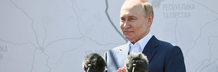 Russlands Präsident Wladimir Putin eröffnet den neuen Abschnitt der Autobahn M-11 – bekannt als „Newa“-Autobahn – zwischen Moskau und Sankt Petersburg in der Region Twer