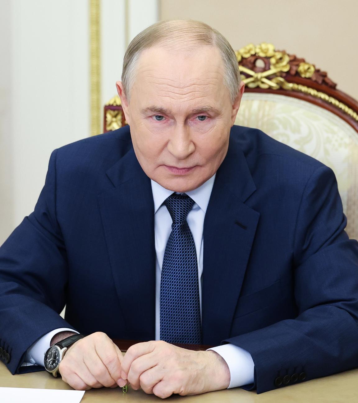 Der russische Präsident Wladimir Putin leitet am Mittwoch, 29. Oktober 2025, eine Kabinettssitzung per Videokonferenz im Kreml in Moskau, Russland. 