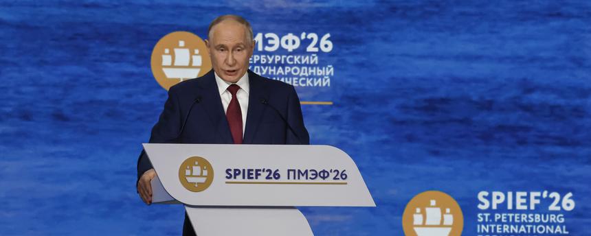 Der russische Präsident Wladimir Putin hält am 05.06.2026 in Sankt Petersburg, Russland, seine Rede auf der Hauptsitzung des Internationalen Wirtschaftsforums Sankt Petersburg (SPIEF). 