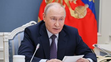 Wladimir Putin, aufgenommen am 15.10.2026 in Moskau (Russland)