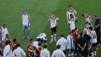 Deutsche Nationalmannschaft bei einer Trinkpause während der WM 2026