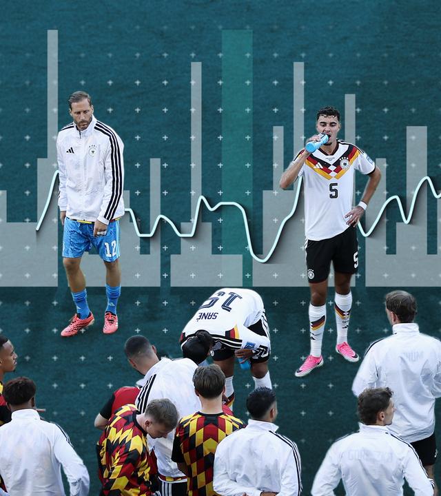 Deutsche Nationalmannschaft bei einer Trinkpause während der WM 2026, dahinter eine Grafik