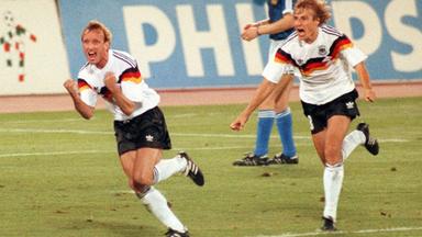 Andreas Brehme und Jürgen Klinsmann jubeln im WM-Finale 1990