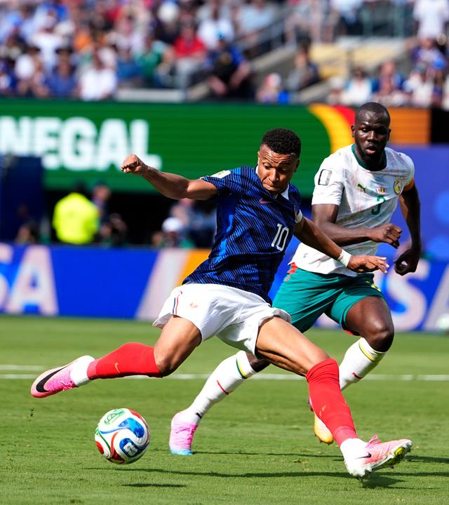 Frankreichs Kylian Mbappé erzielt das Tor zum 1:0 am 16.06.2026 in East Rutherford.