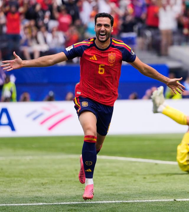 Mikel Merino feiert sein Tor.