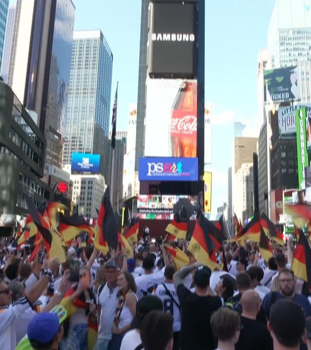 wm-new-york-fans-