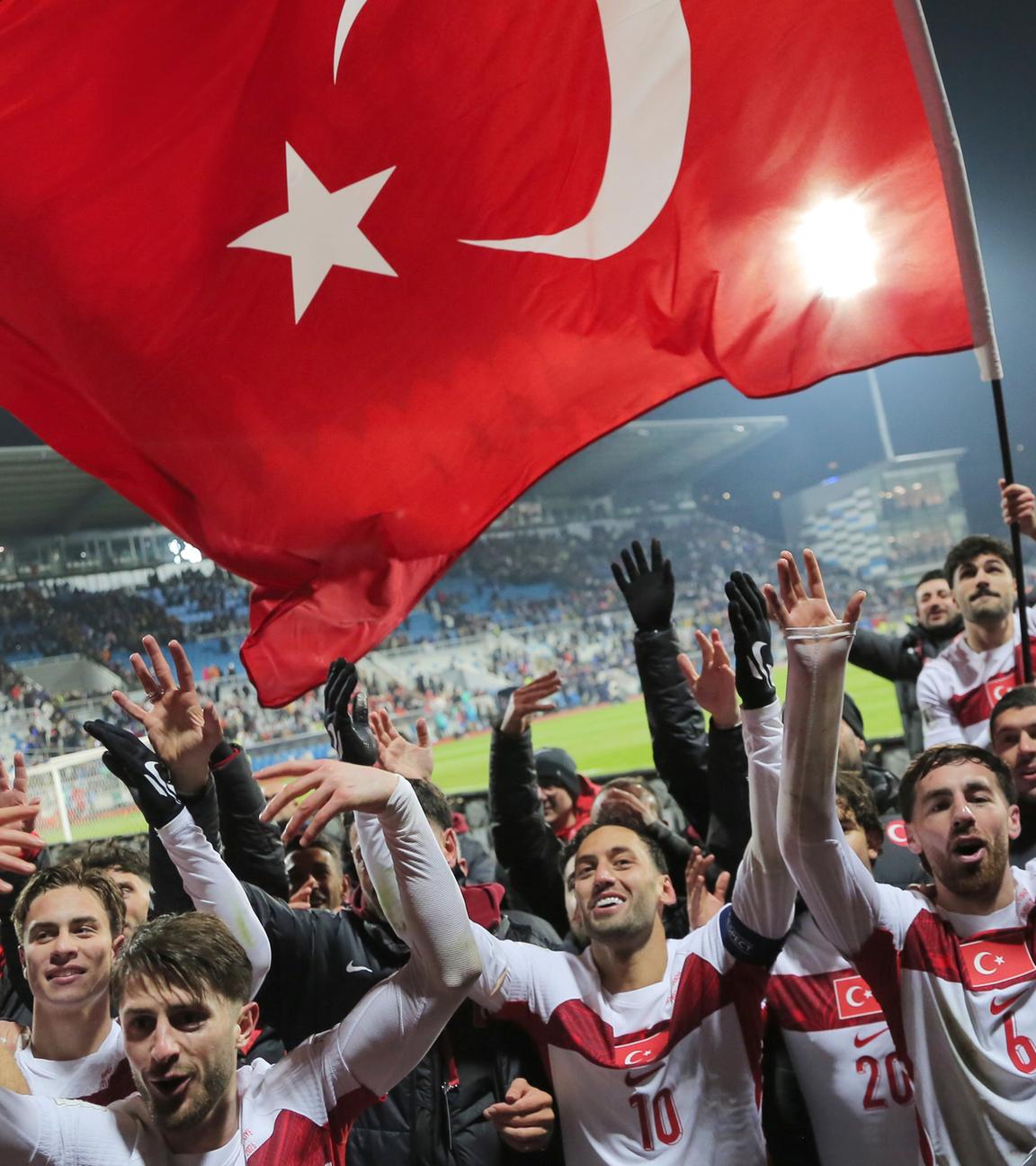 Fußball WM-Qualifikation Europa, Kosovo gegen Türkei. Türkische Spieler feiern den Sieg, aufgenommen am 31.03.2026