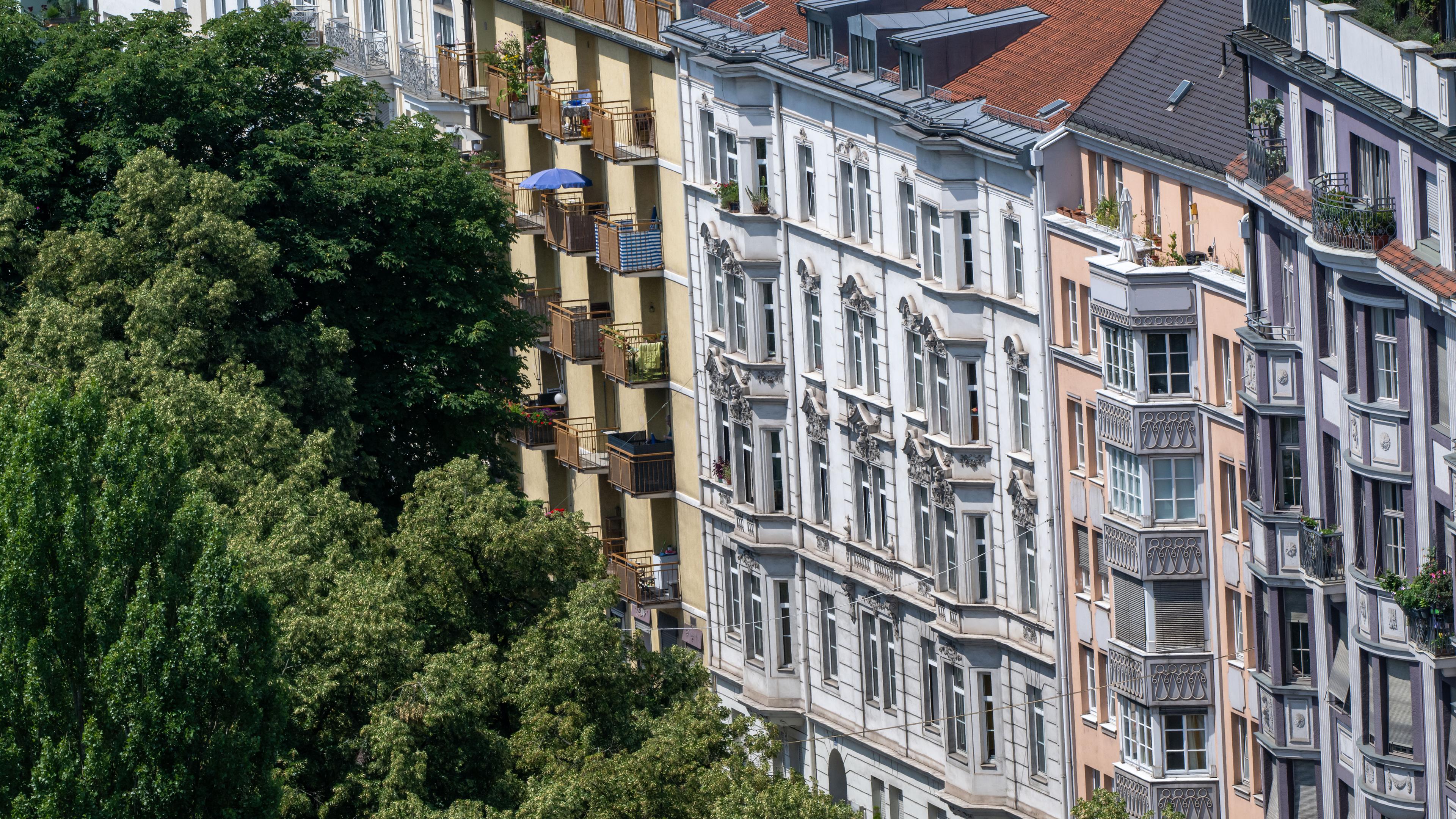  Eine Straßenzeile in München.