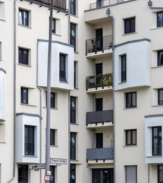 Berlin: Ein neu gebautes Wohnhaus in der Trierer Straße in Berlin-Weißensee. Archivbild