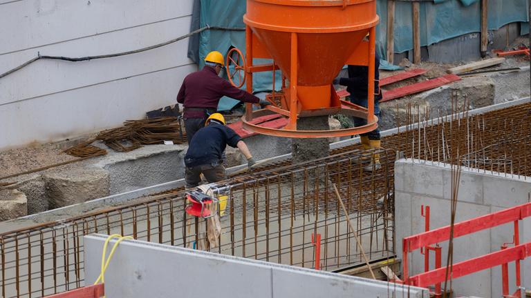 Arbeiter auf einer Wohnungsbaustelle