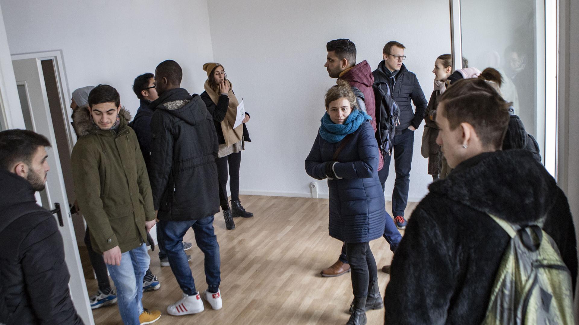 Wohnungsbesichtigung in Berlin im Prenzlauer Berg. (Archiv)