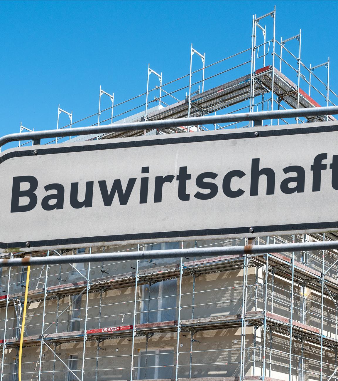 Zu erkennen, ist ein Hinweisschild mit der Aufschrit "Bauwirtschaft"