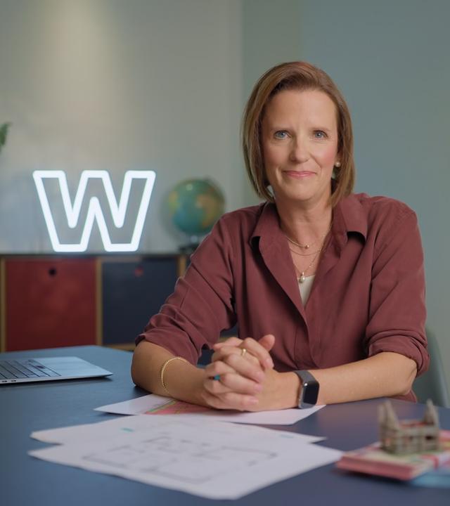 ZDF-Wirtschaftsexpertin Valerie Haller im Studio von WISO - Wirtschaft erklärt