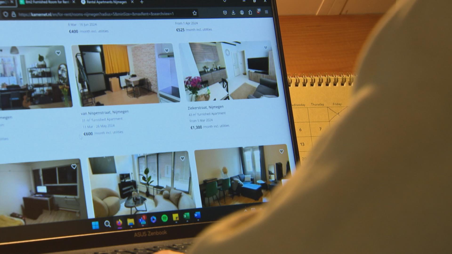 Laptop mit Wohnungsanzeigen aus den Niederlanden 