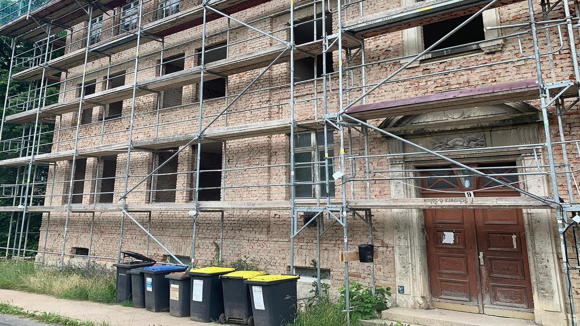 Entkerntes Haus in der Schwabestraße Weimar.