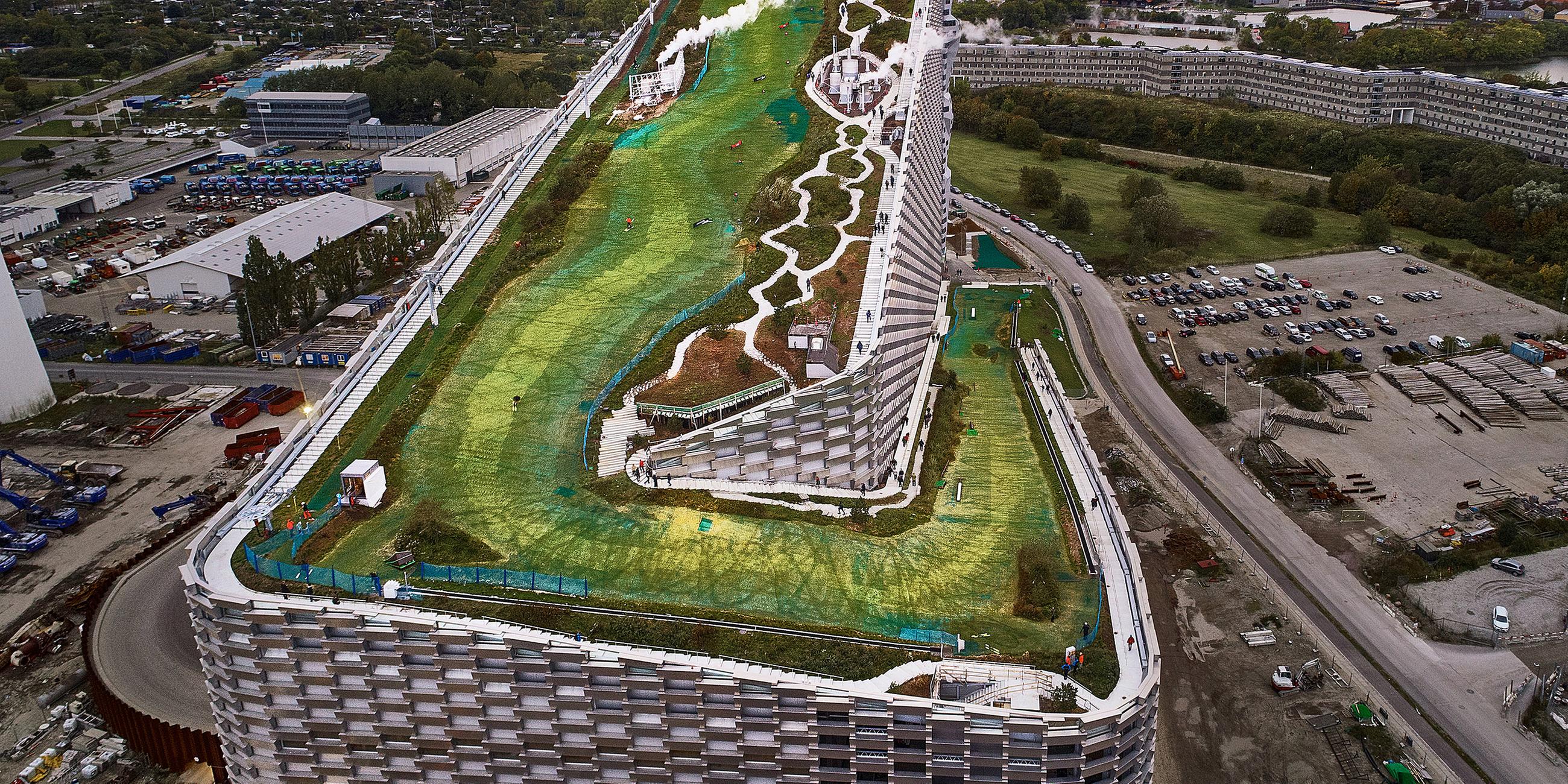 Dänemark, Kopenhagen: Amager Bakke, Ein Müllheizkraftwerk produziert genug Strom, um mindestens 60.000 Haushalte zu versorgen und 72.000 zu heizen.