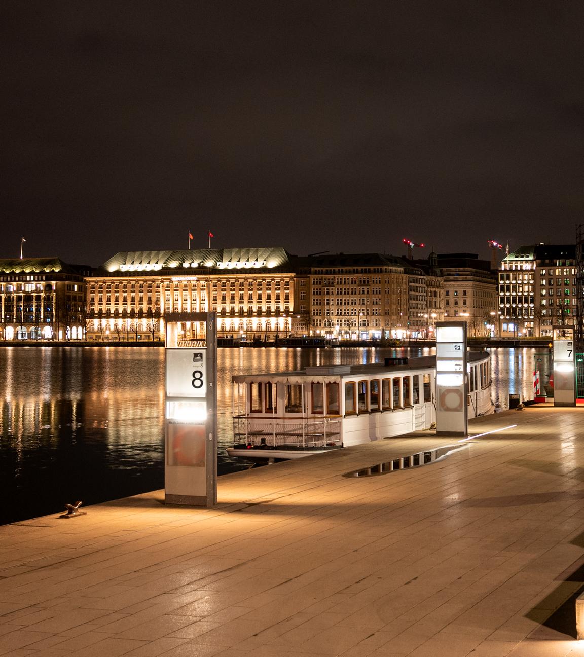 Blick auf die Hamburger Binnenalster.Dort wurde der Wolf eingefangen