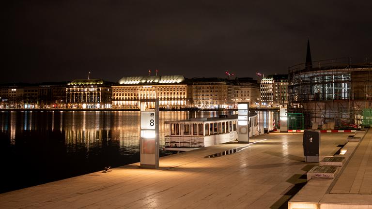 Blick auf die Hamburger Binnenalster.Dort wurde der Wolf eingefangen