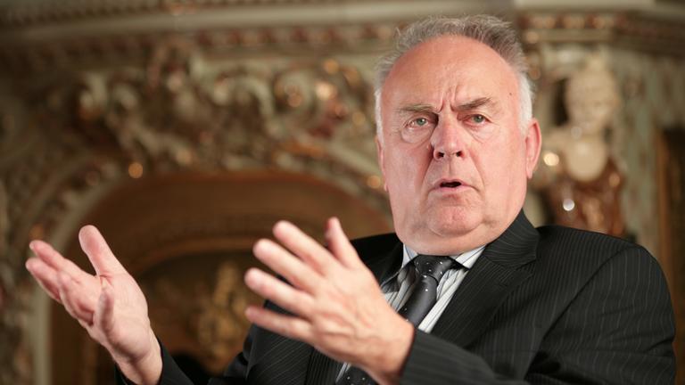 Der ehemalige Ministerpräsident Sachsen-Anhaltes Wolfgang Böhmer im Kaminzimmer der Staatskanzlei in Magdeburg am 09.07.2009.