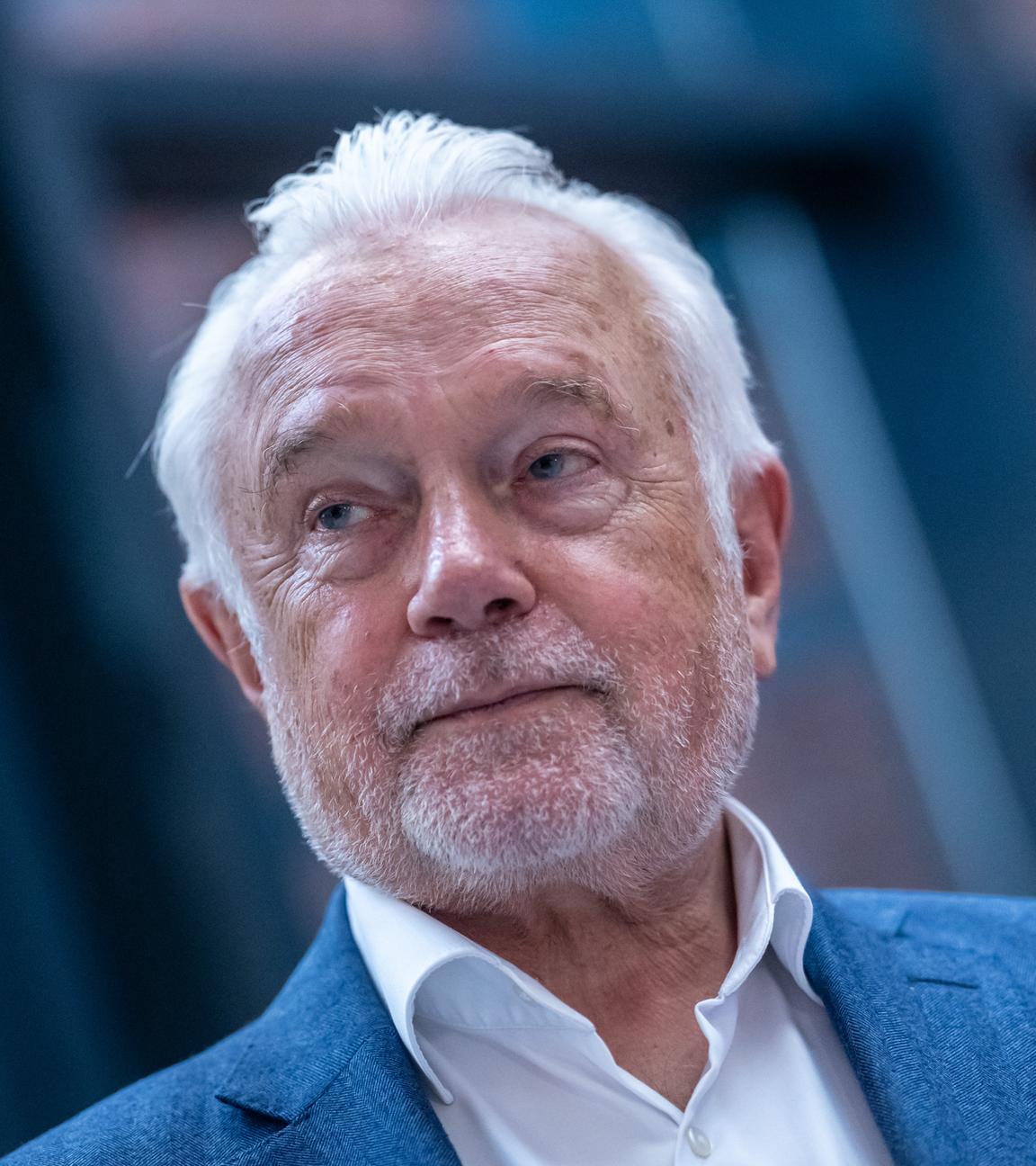 Wolfgang Kubicki (FDP) steht vor der Pressekonferenz in der Bundeszentrale der FDP dem Hans Dietrich Genscher Haus nach den Landtagswahlen in Rheinland-Pfalz. 