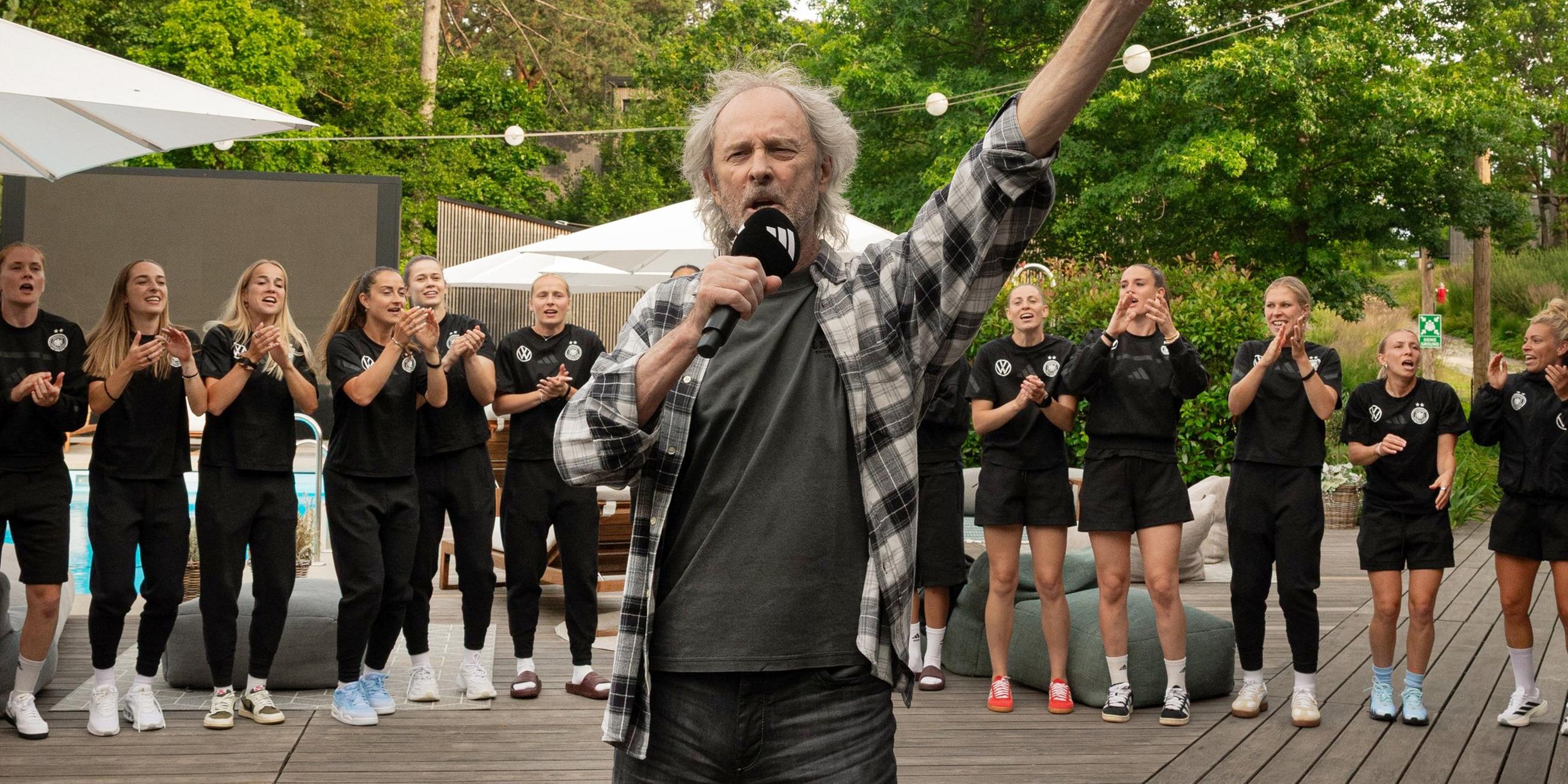 Wolfgang Petry bei Frauen-Nationalmannschaft