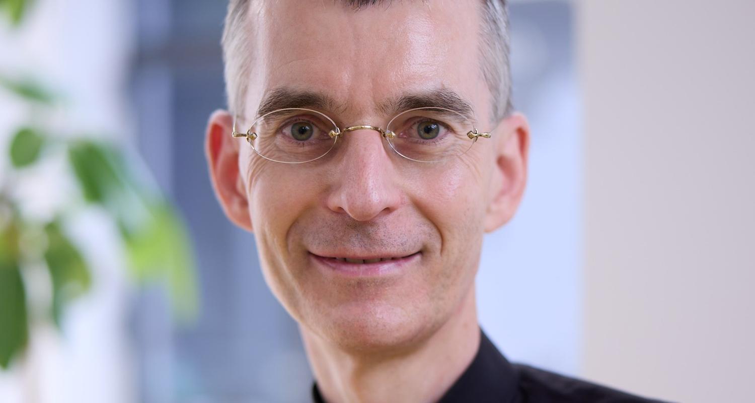 Zu sehen ist Dr. Wolfgang Rothe.