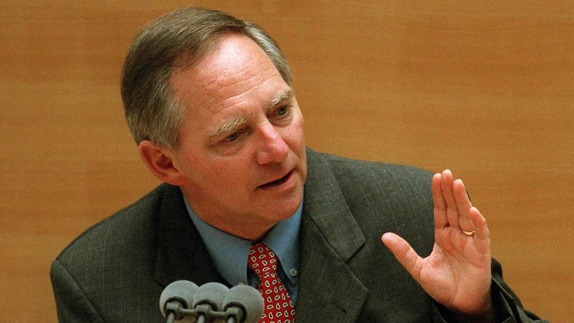 Archiv; Wolfgang Schäuble 1998 im Bundestag