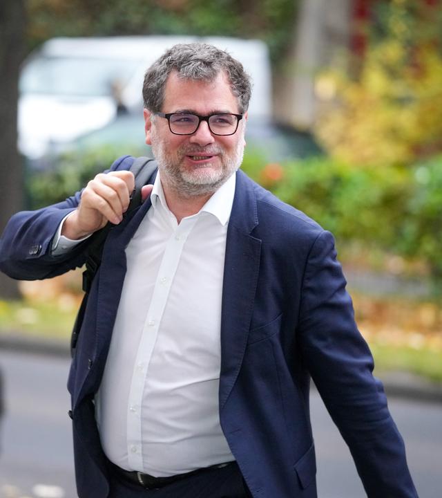 Wolfgang Schmidt, parlamentarischer Staatssekretär im Finanzministerium, auf dem Weg in die Parteizentrale der SPD.