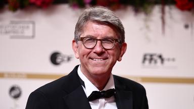 09.05.2025, Berlin: Wolfram Weimer (M), Kulturstaatsminister, kommt zur 75. Verleihung des Deutschen Filmpreises in Berlin im Theater am Potsdamer Platz