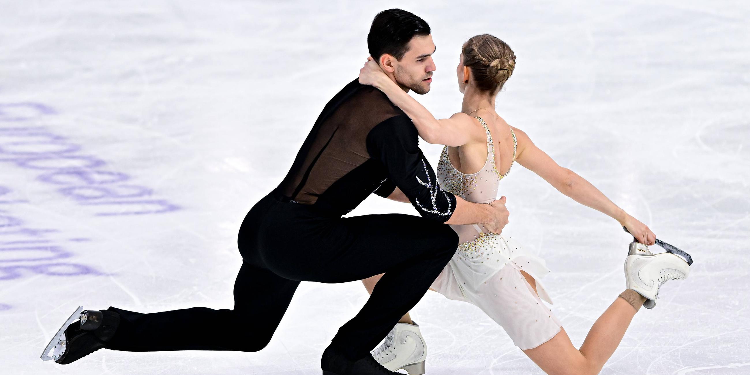 Minerva Hase und Nikita Wolodin bei der Eiskunstlauf-EM in Aktion
