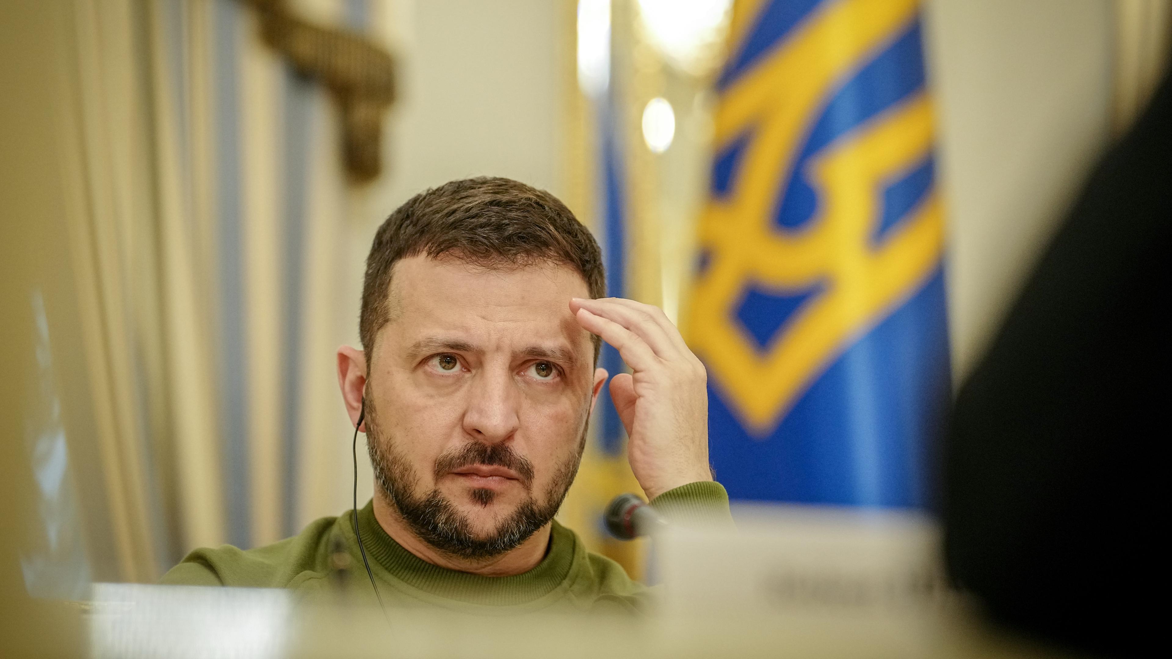 Wolodymyr Selenskyj, Präsident der Ukraine, empfängt Habeck, den Bundesminister für Wirtschaft und Klimaschutz, im Präsidentenpalast am 18.04.2024.