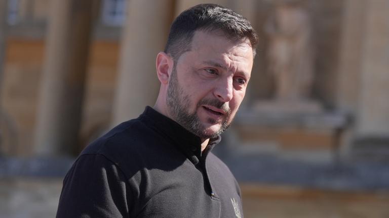 Wolodymyr Selenskyj kommt zum Gipfeltreffen der Europäischen Politischen Gemeinschaft im Blenheim Palace in Woodstock, England am 18.07.2024.